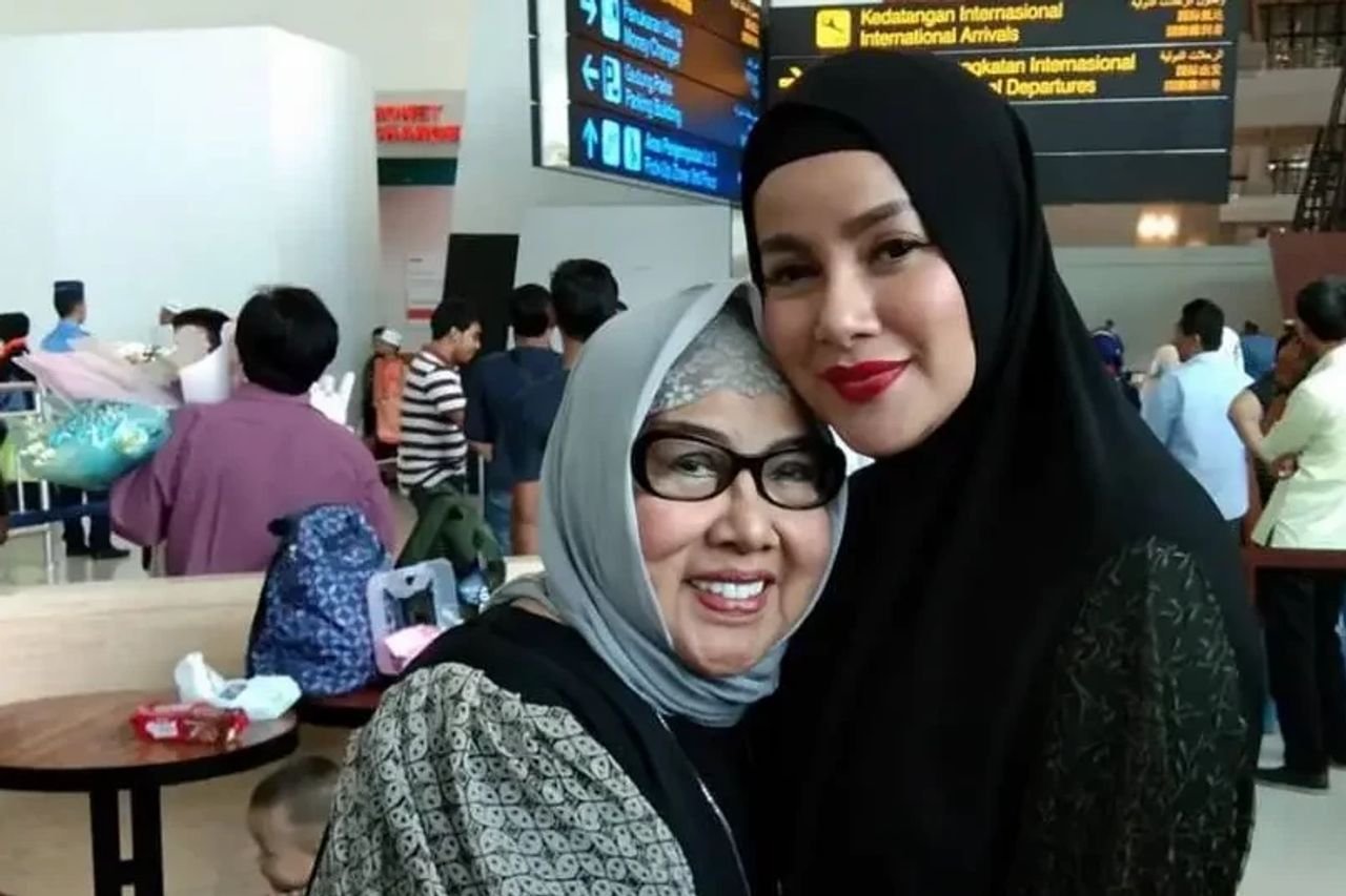 Doa dan Kenangan untuk Ibunda Olla Ramlan, Tis’ah Djahri, yang Telah Berpulang