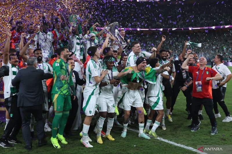 Viral di Media Sosial! Aksi Tak Terduga Suporter di Final Liga Champions Asia