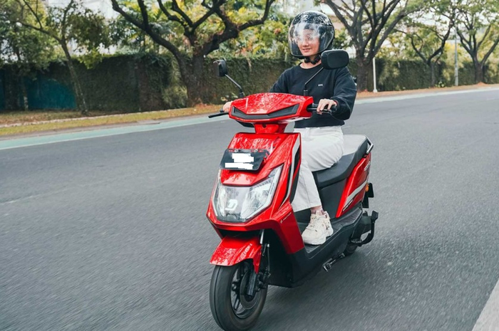 Pengendara Motor atau Mobil Listrik Harus Punya SIM Khusus? Polisi Bilang Begini